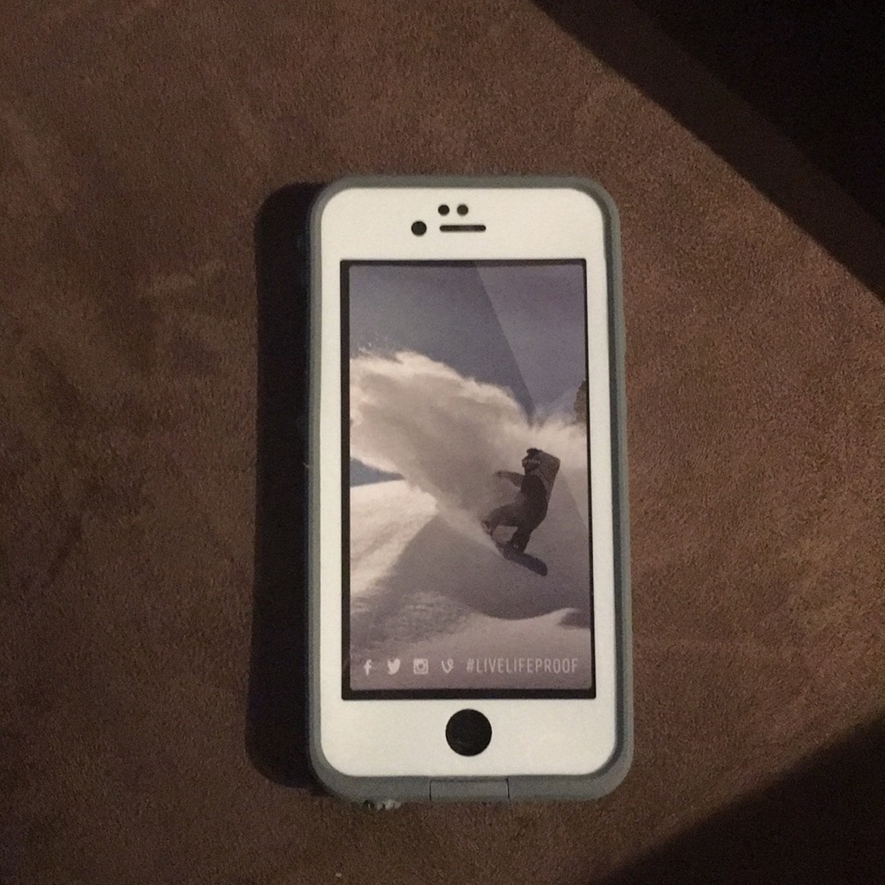 White Life proof Case- iPhone 6s